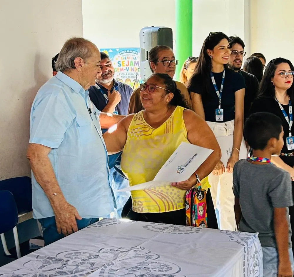Prefeito Silvio Mendes entrega mais de 300 títulos de propriedade para moradores do Residencial Zilda Arns